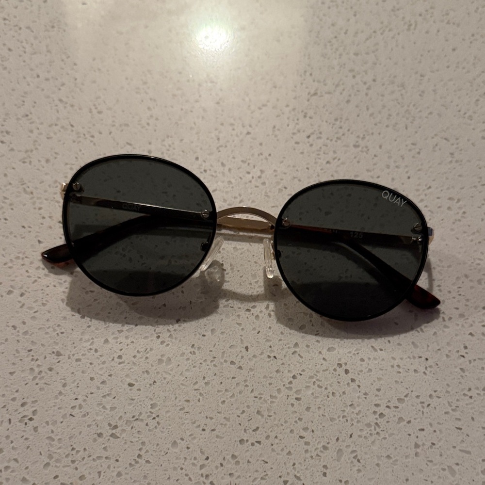 Quay Australia Round Sunglasses - Black and Brown
